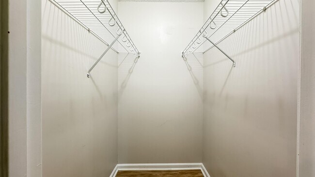 Building Photo - 5568 Annandale Dr