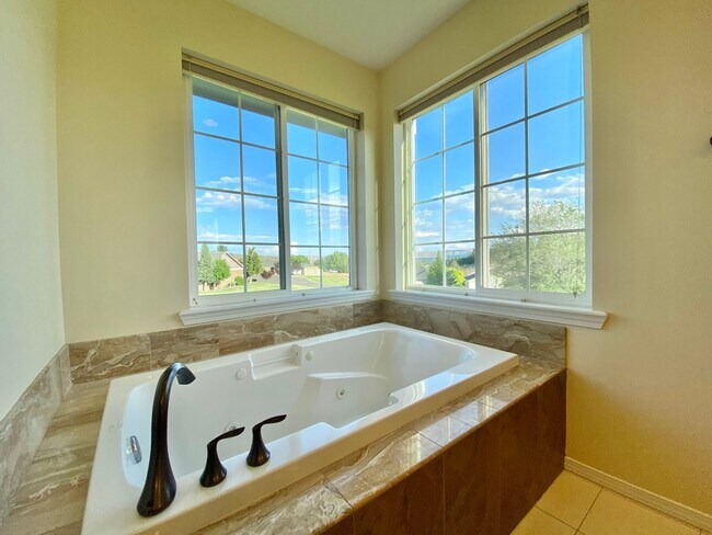 Building Photo - West Valley Home on a Hill
