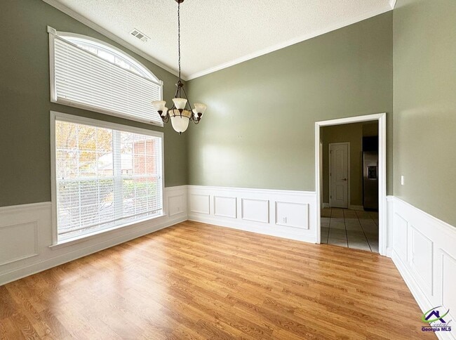 Building Photo - 701 Victoria Cir