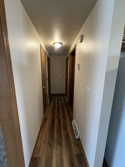 Building Photo - 702 N Steven Ave