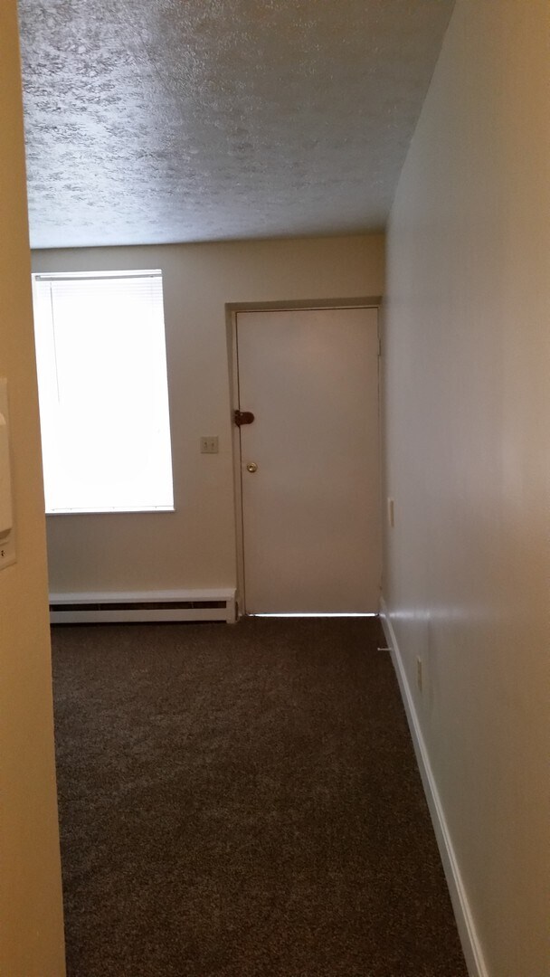 Building Photo - Town Home