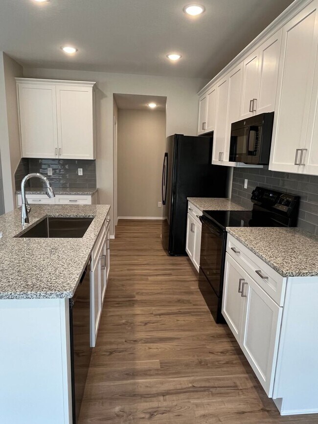 Building Photo - NEW BUILD! 4 BEDROOM 2 BATHROOM