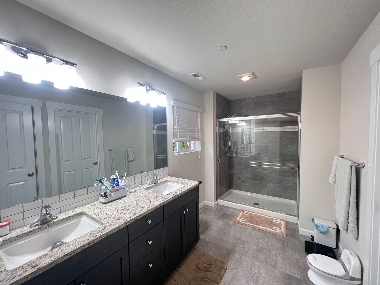 Building Photo - Beautiful Bothell Home!