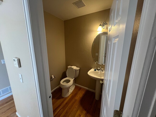 Building Photo - Stunning Home for Rent in Littleton - Lice...