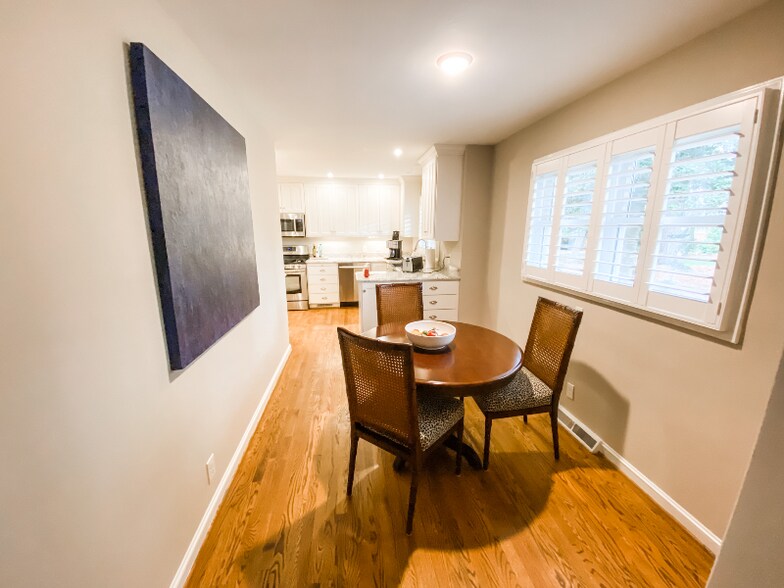 Building Photo - 3814 Churchill Cir