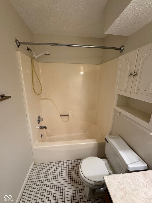 Building Photo - 488 Orchardview Dr