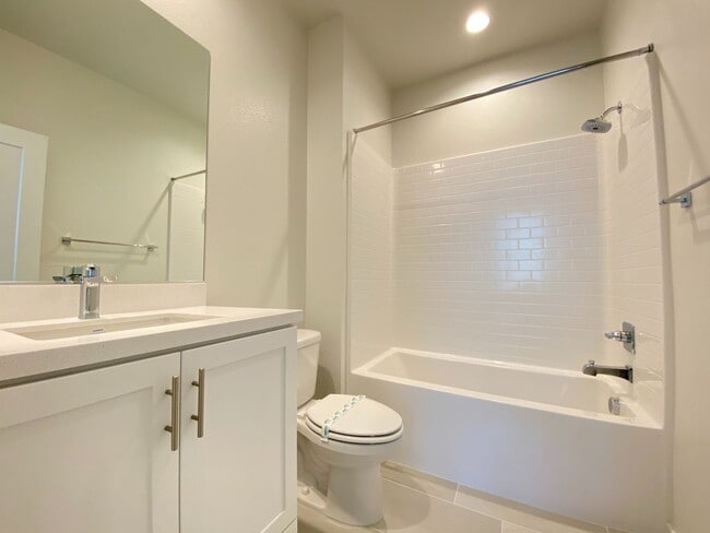 Building Photo - 2 BEDROOM HOME FOR LEASE IN IRVINE