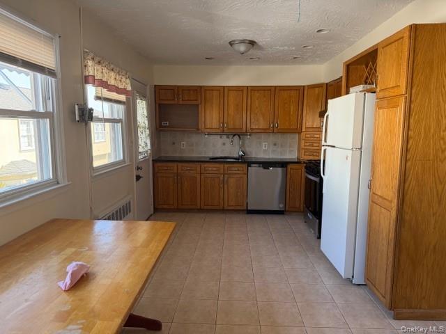 Building Photo - 268 Schenck Ave