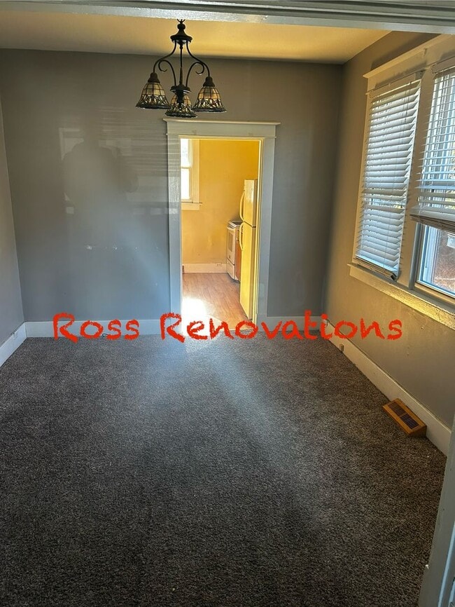 Building Photo - Close to Schools and Shopping