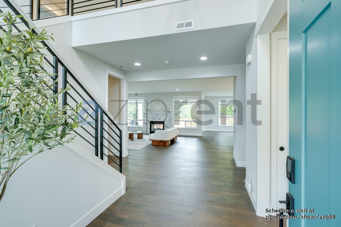 Building Photo - 22530 Meridian Ave S