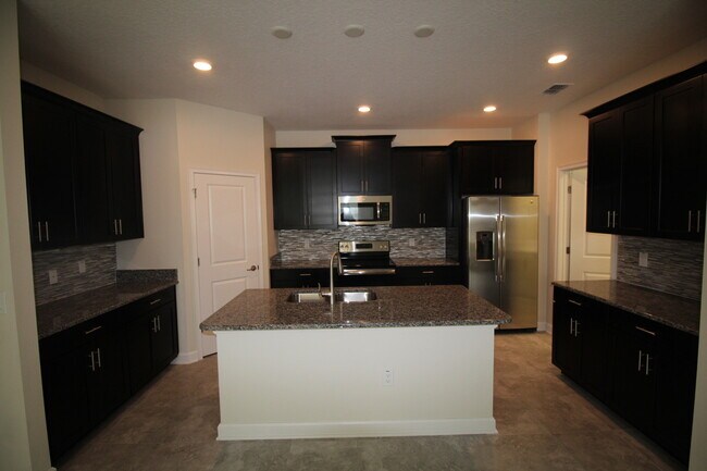 Building Photo - Newer 4/3 Lake Nona/Moss Park Single Story...