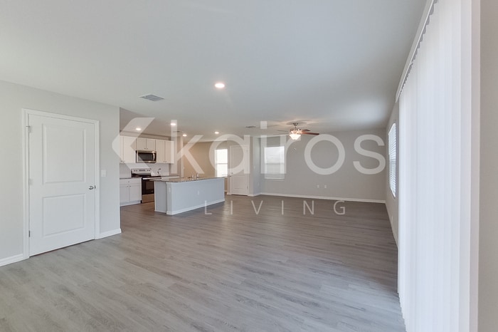 Building Photo - 8647 SW 43rd Ter