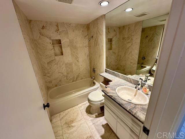 Building Photo - 520 Via De La Valle