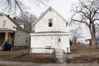 Building Photo - 2 Bedroom 1 Bathroom home