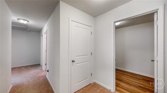 Building Photo - 652 Hogan Dr