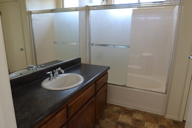 Building Photo - 305 Alysheba Dr
