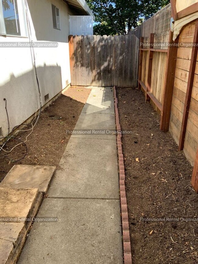 Building Photo - Coming Soon: Charming 2-Bed Duplex with Pa...