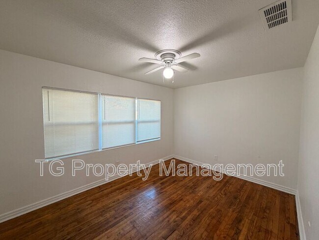 Building Photo - 937 Moravon Ave