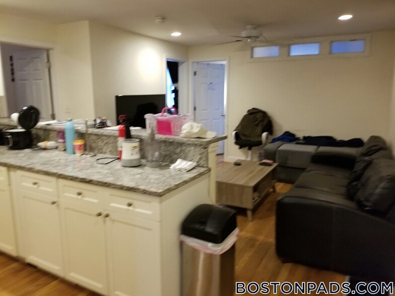 Building Photo - 56 Egmont St