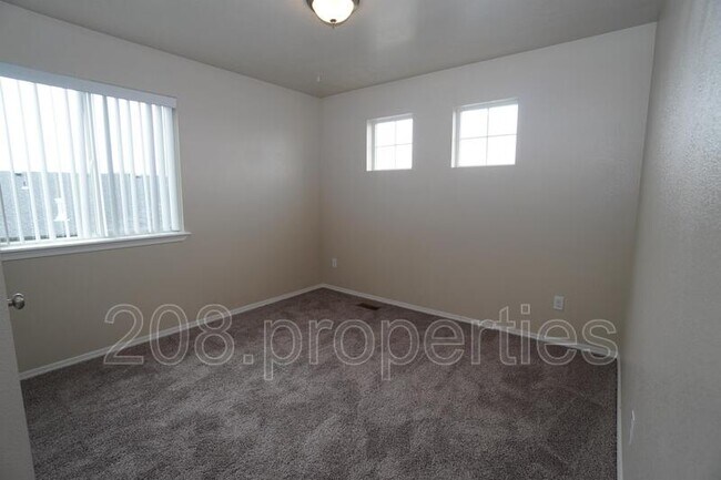 Building Photo - 1556 Gold St
