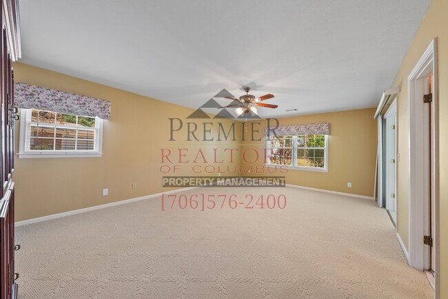 Building Photo - 2335 Nottingham Dr