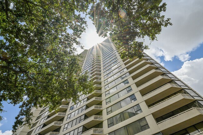 Building Photo - 15 Greenway Plz