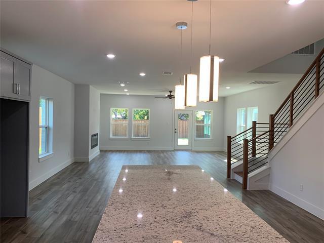 Building Photo - 208 E Park Dr
