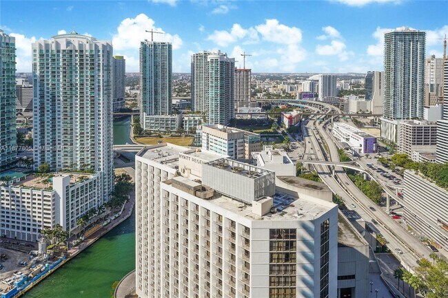 Building Photo - 200 Biscayne Blvd Way