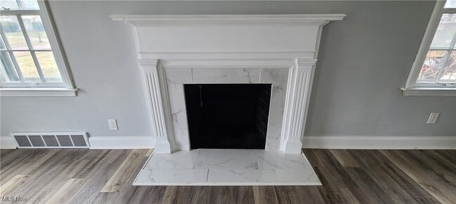 Building Photo - 954 Hartford Ave
