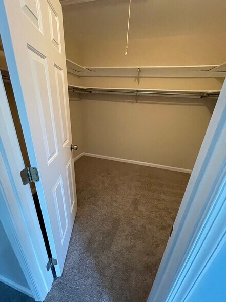 Master Bedroom Closet - 106 Fawn Rdg N