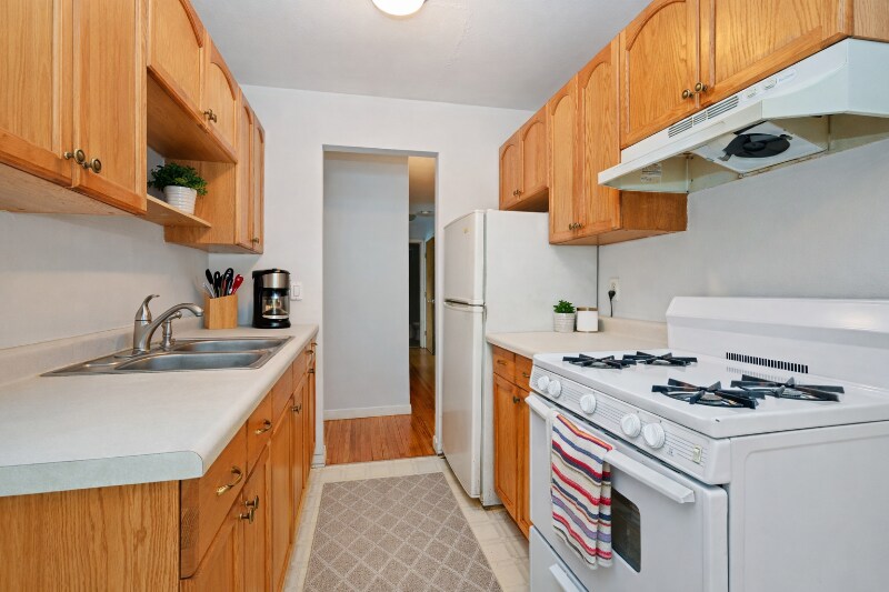 Building Photo - 515 5th St SE