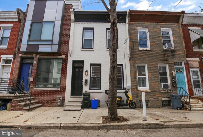 Building Photo - 1742 Dorrance St