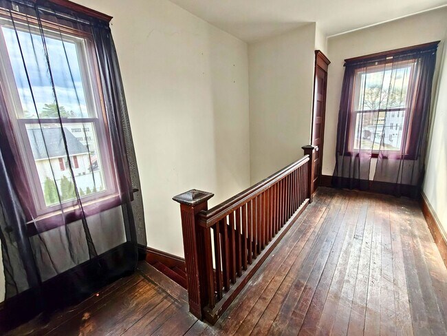 Building Photo - 21 Dale St