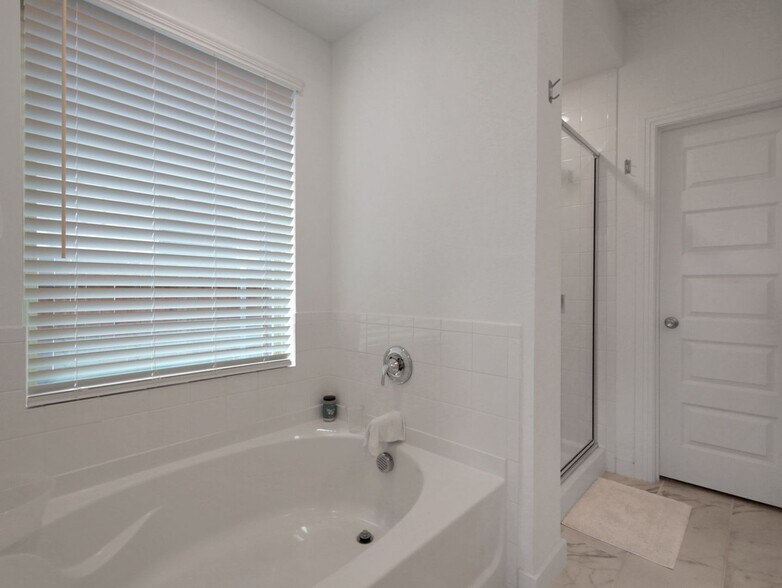 Building Photo - 3936 Mercedes Bend