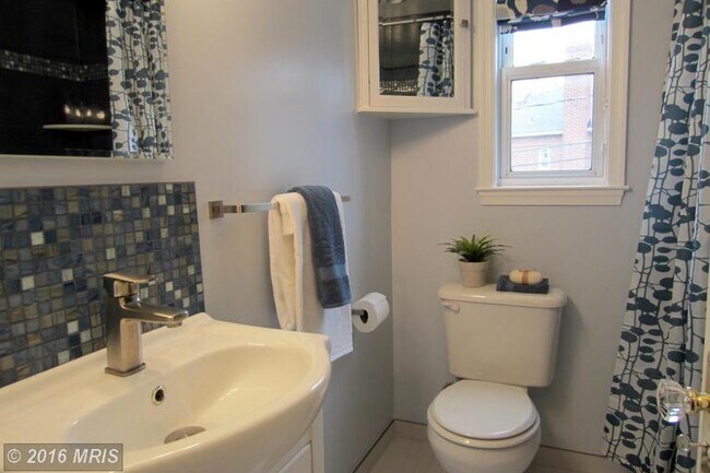 Building Photo - 906 S Highland St