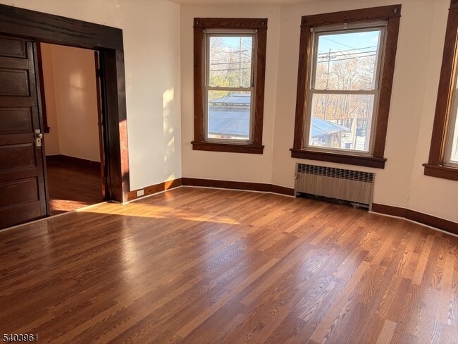 Building Photo - 35 Marsellus Pl