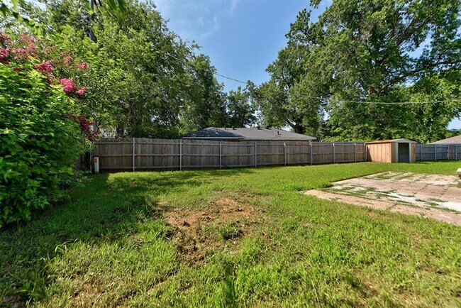 Building Photo - 1510 Melrose Dr