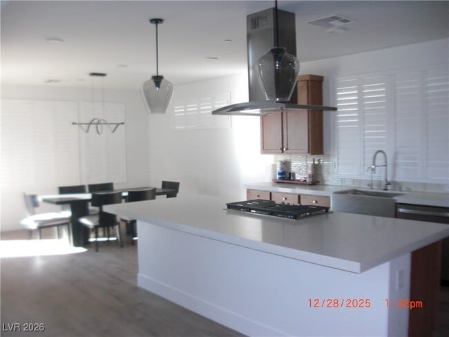 Building Photo - 9751 Evergreen Pne St