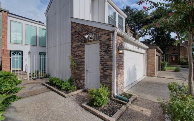 Building Photo - 5867 Sugar Hill Dr