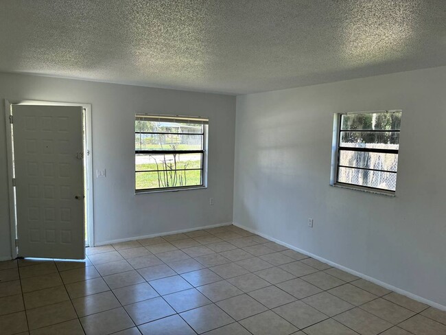Building Photo - 7618 Chase Rd