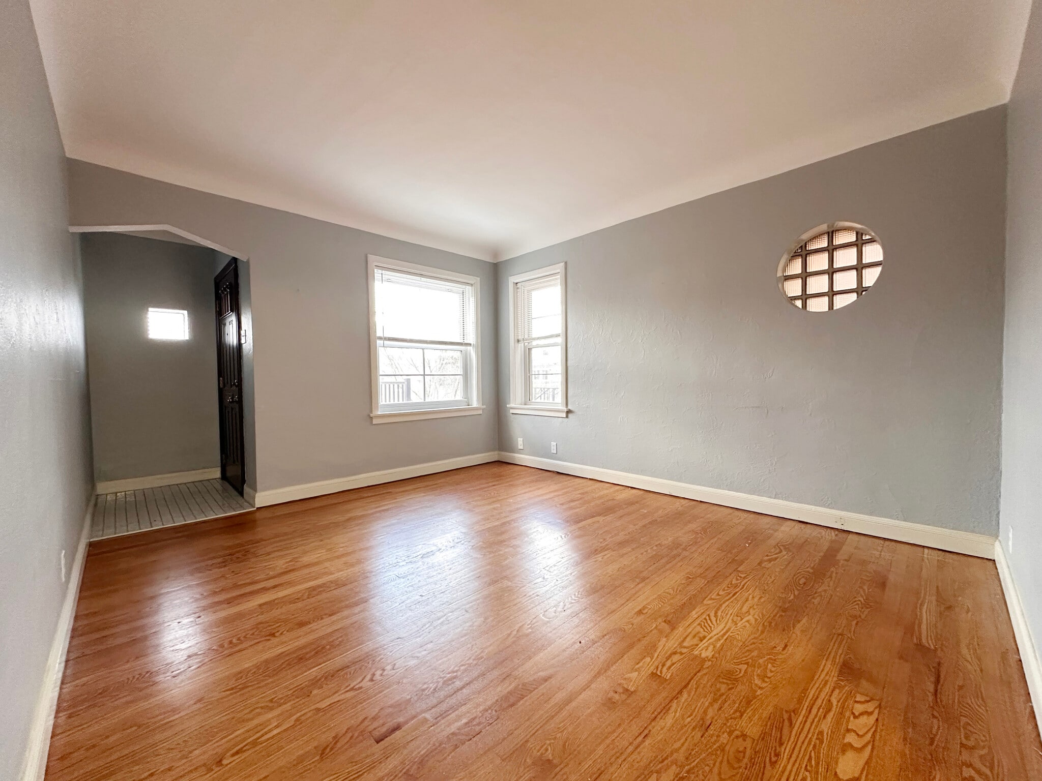 Building Photo - 5816 Mardel Ave