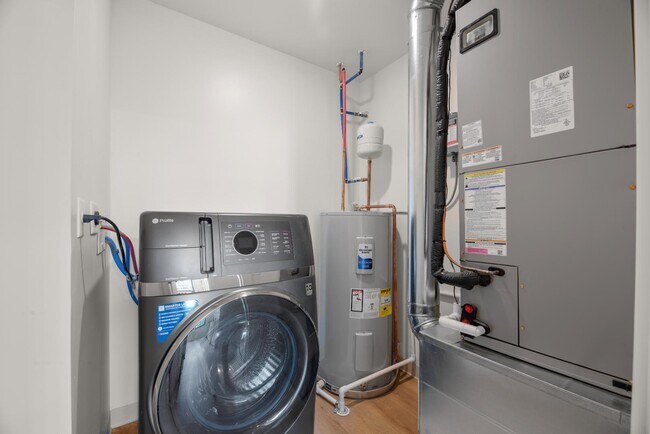 Building Photo - 301 N Mulberry St