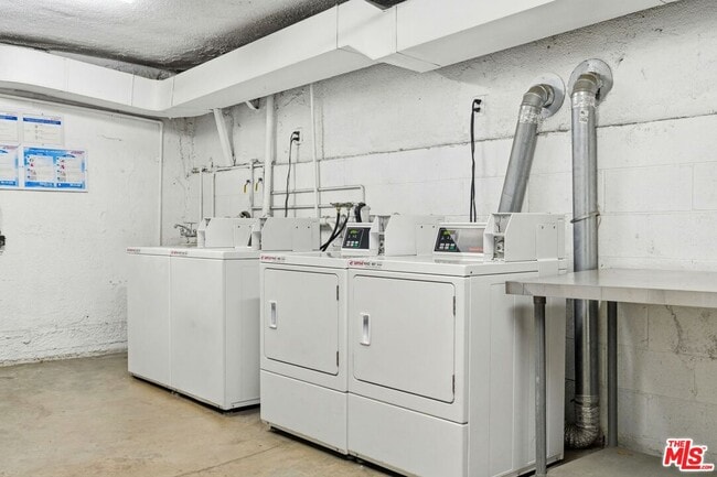 Building Photo - 612 Huntley Dr