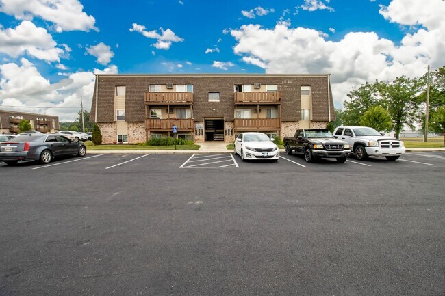 Building Photo - One Bedroom Apartment