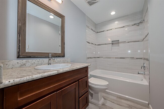 Building Photo - 319 Gentilly Dr