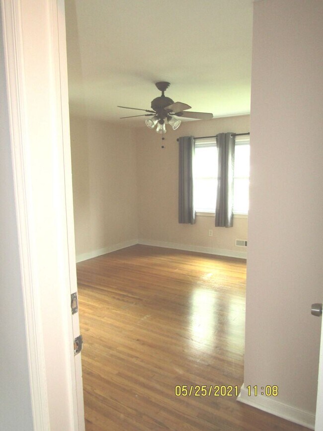 Building Photo - 3033 Belle Haven Dr