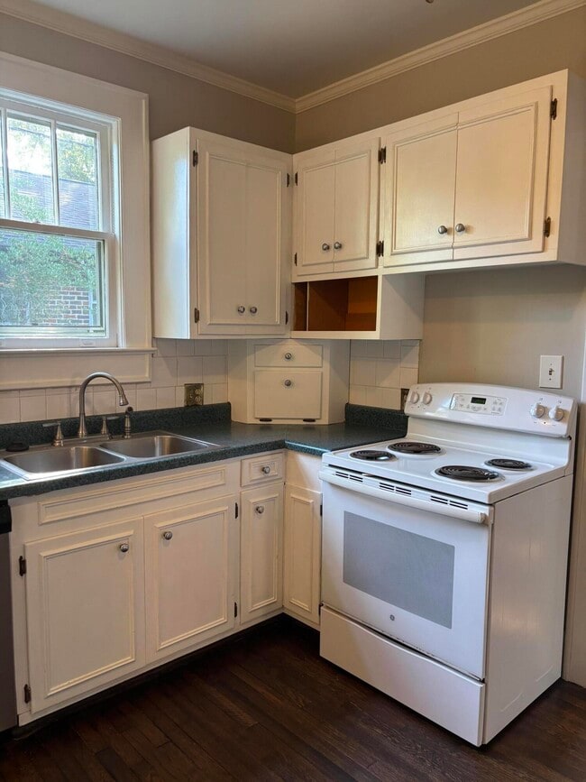 Building Photo - 41 W Charlotte Ave