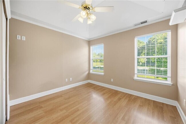 Building Photo - 1650 Huntcrest Way SW