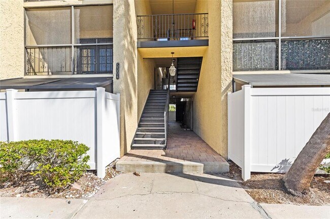 Building Photo - 5304 W Kennedy Blvd