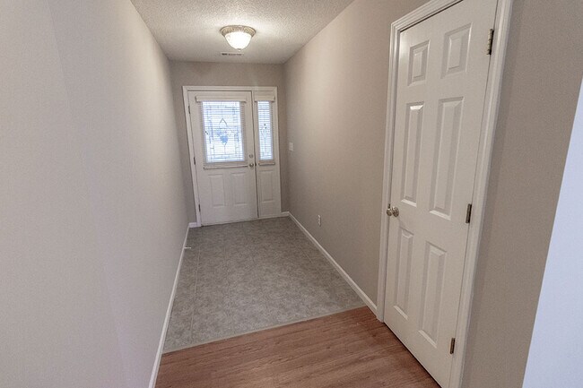 Building Photo - 4700 Fenimore Dr